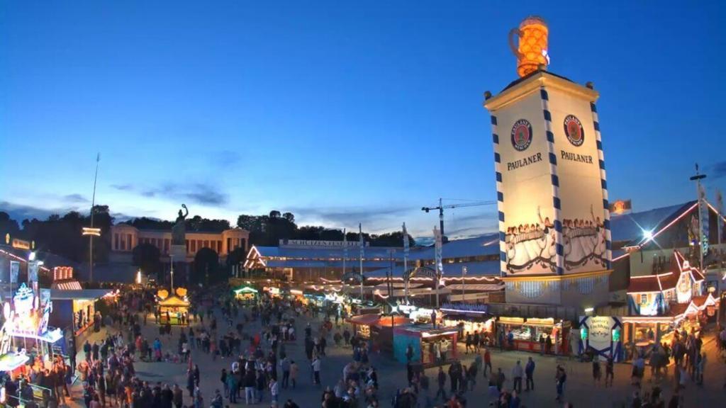 Event coverage of the Munich Oktoberfest with webcams
