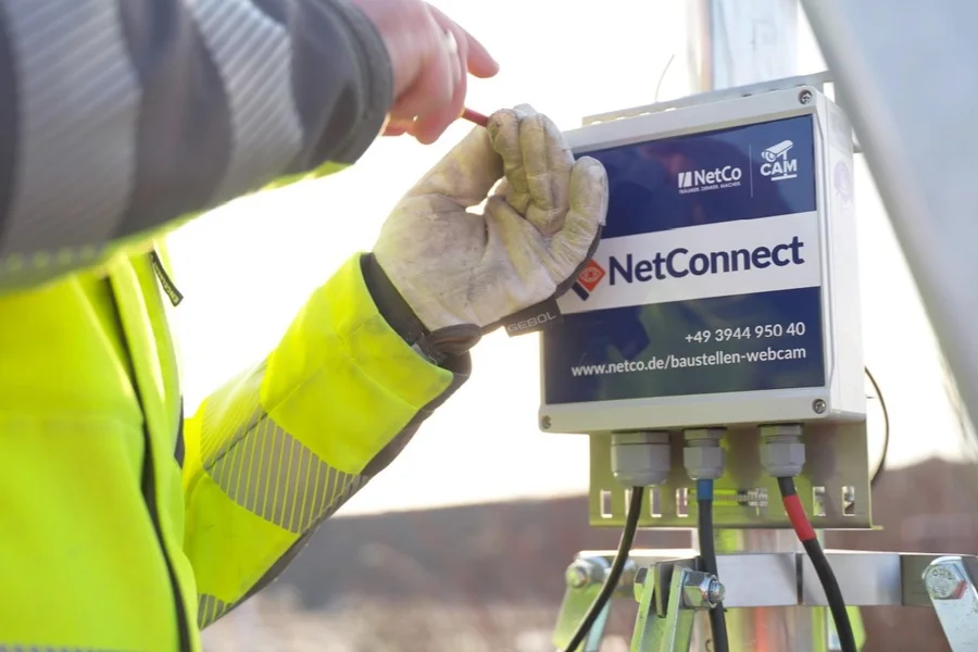 Self-installation of a construction site webcam with the NetConnect